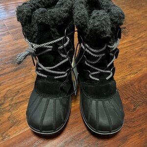 Black Winter Boots with Fur Lining